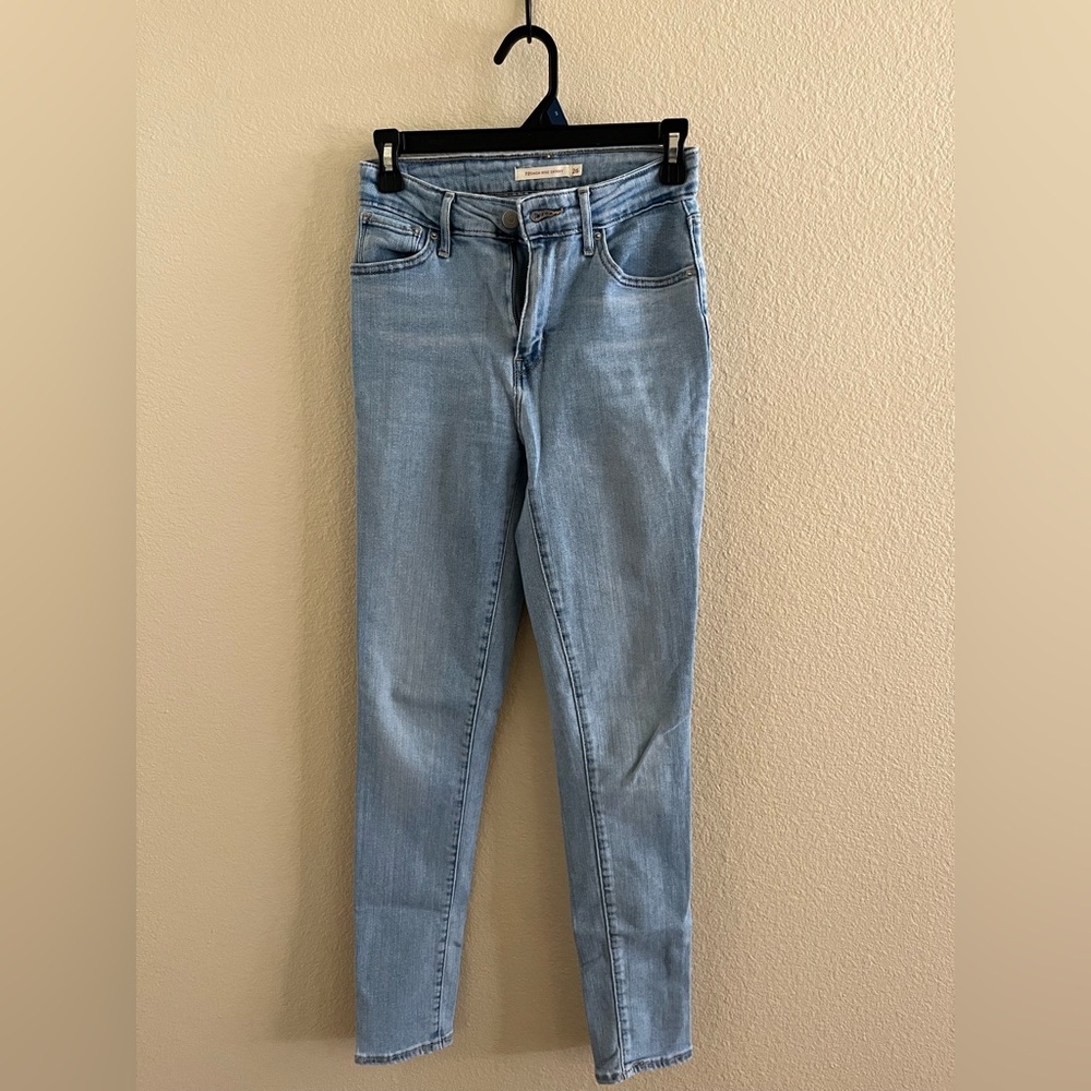 Levi’s 721 Skinny High Rise jeans size 26.